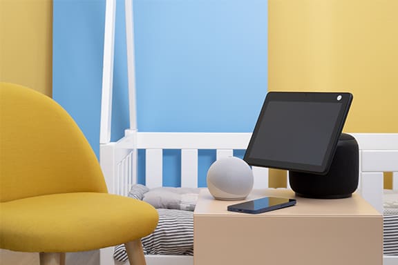 Alle möglichen/notwendigen Geräte - Echo Dot, Echo Show, Smartphone - um Alexa als Babyphone zu nutzen.